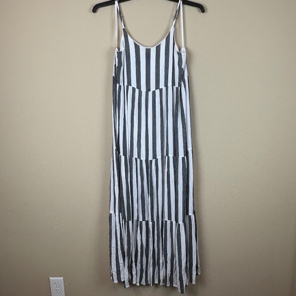 She + Sky Striped Dark Gray/White Sleeveless Woven Tiered Maxi Dress; Size Small